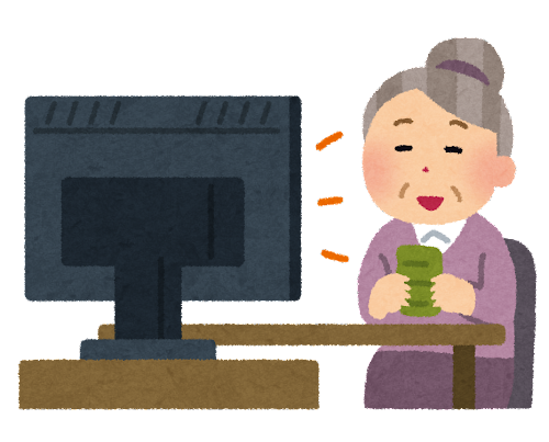 テレビを見る高齢者